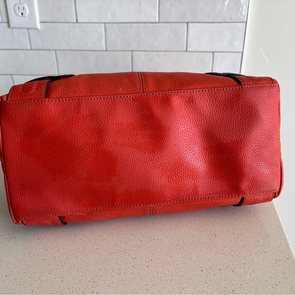 Elegant Red Leather Tote Bag - Picture 6 of 10